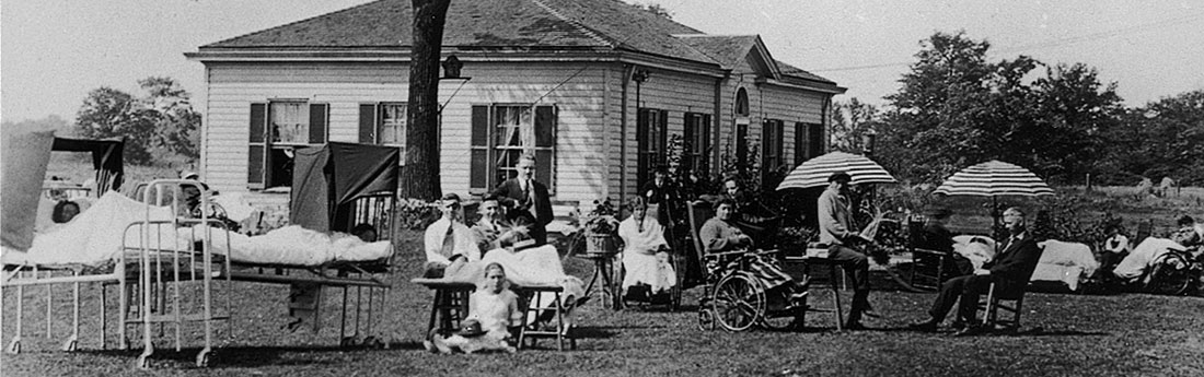 Image of Curative's original cottage location with clients outside in 1919